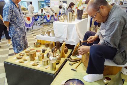 鎚起銅器の実演
