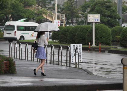 23日午前10時過ぎのJR燕三条駅付近