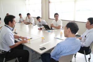 シマト工業を訪問した慶応大SCMチーム