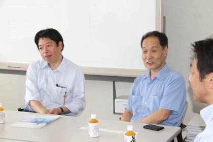 左がシマト工業の斉藤社長