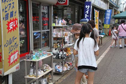 商店街の既存店も営業して売れ行きも順調