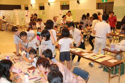 7、8の2日間、燕市吉田産業会館で開かれている燕市と弥彦村の児童生徒科学作品展と園児作品展、青少年のための科学の祭典燕・弥彦大会