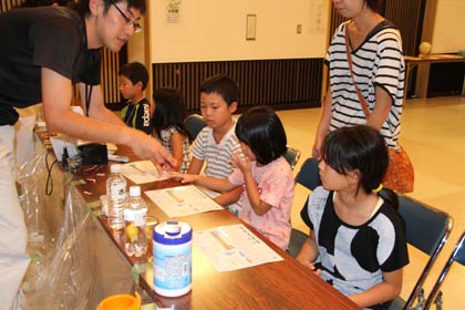 「科学の体験！～ 色で調べる酸・アルカリ～」（環境衛生研究所）
