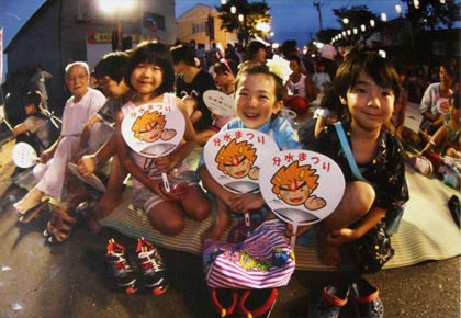 捧武賞の小柳信子さんの「うれしい夜まつり」