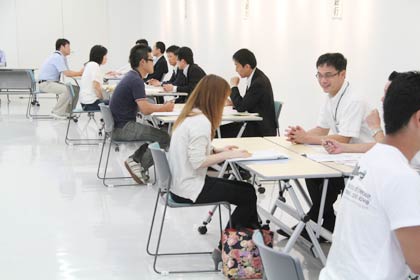 第6回創業塾ポンテキアの金融相談会で受講生が金融担当者と直接、相談