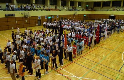 第9回（平成25年度）市民総合体育祭総合開会式に1,227人の選手や役員が参加して市民のスポーツの祭典の幕開き
