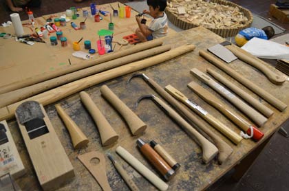 手作りマリオネット教室で使われた大工道具などさまざまな木工で加工する道具