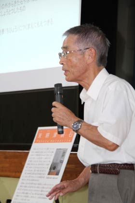 天体や米納津隕石について話す関矢元校長