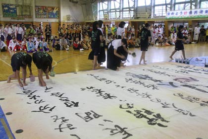 書道ガールズによるパフォーマンス
