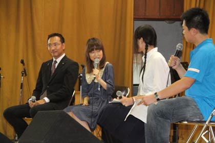 4人でまんなかフェスのトークショー