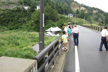 自然あふれる山古志の風景を見学