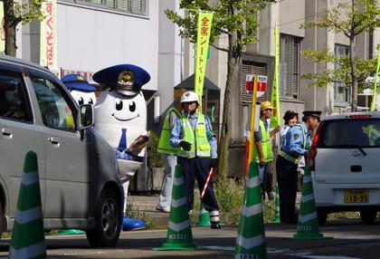県警のひかるくんとひかりちゃんも参加