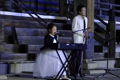 佐藤英里ちゃんと川上真樹さんによる歌