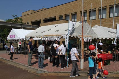 21日、燕市吉田産業会館のほぼ全館を使って行われた市民活動まつり2013