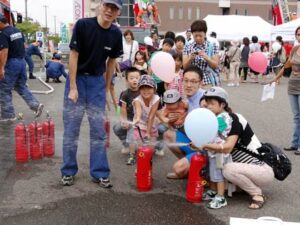 三条市と燕・弥彦の消防本部が合同の消防防災・救急フェアに昨年より1,000人多い4,000人、つば九郎ときららんも登場
