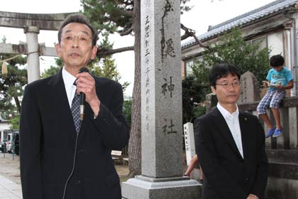 宮町商店街振興組合の鈴木理事長(左)と鈴木燕市長(右)が珍しく公の場で並んであいさつ