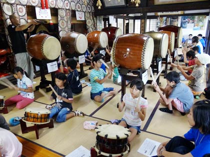 21、22日と行われた第7回食育学校「はらぺこ塾」の太鼓教室