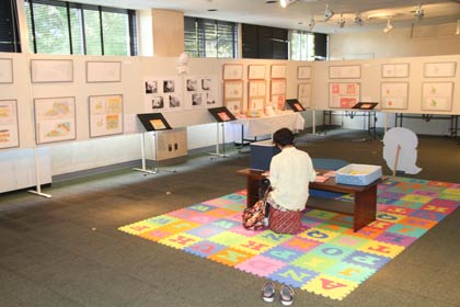10月4日まで燕市立図書館で開かれている「とよたかずひこ絵本原画展」