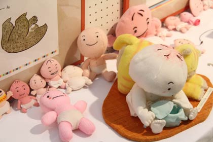 とよたかずひこさんが講演先などでファンからもらった、ももんちゃんの手作りの人形