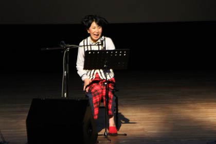 キュートな衣装の室井さん
