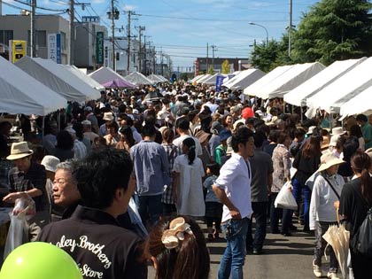 5.8万人の人出にぎわった第33回燕青空即売会