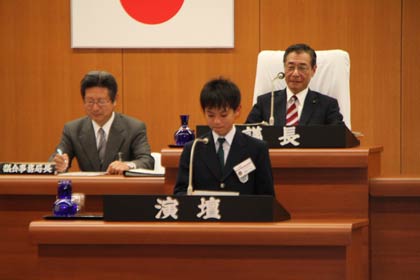 5日開かれた三条市の子ども議会