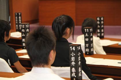 名札にもしっかり子ども議員の名前が