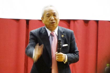 記念講演会の講師、青木豊彦さん