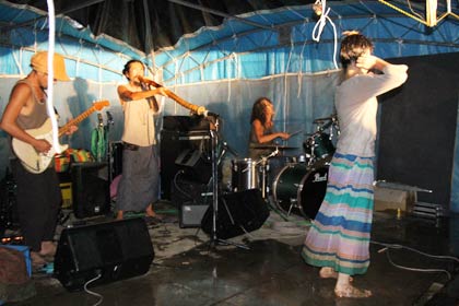 前夜祭に出演したmoo-tala's
