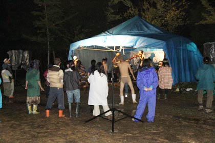 11日、見附市大平森林公園で行われた入場無料の手づくり野外音楽フェス「青空キャンプ　晴れればいいJAH～ん」の前夜祭