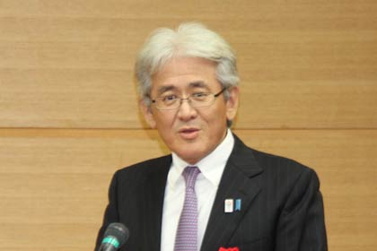 開会あいさつをする会長の池田三条市医師会会長
