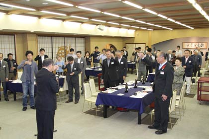 13日開かれた三条マルシェの交流会