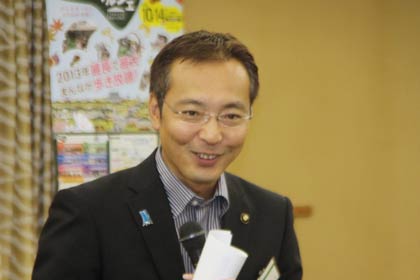 あいさつをする国定市長