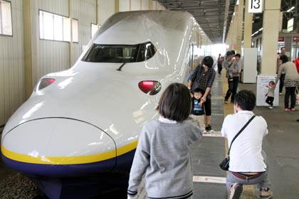新幹線E4系のMaxとき号の車両展示