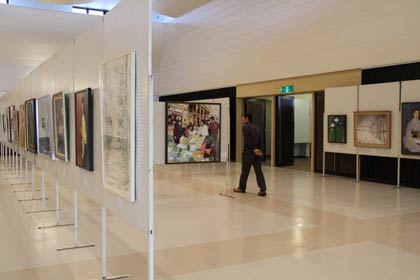 18日開幕した第8回燕市展