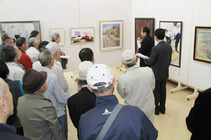 作品解説会トップバッターの洋画の審査員の山田一郎さんによる解説