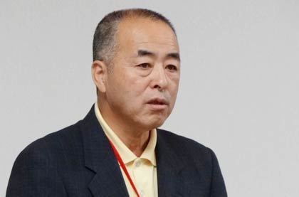 開会のあいさつをするハンズワタベの渡部社長