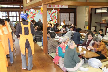 20日開かれたNPO地域たすけあいネットワークの「かじまちの家感謝デー2013」