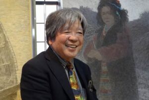 三条市丸井今井邸で個展を開いている穂苅春男さん