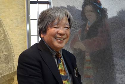 三条市丸井今井邸で個展を開いている穂苅春男さん