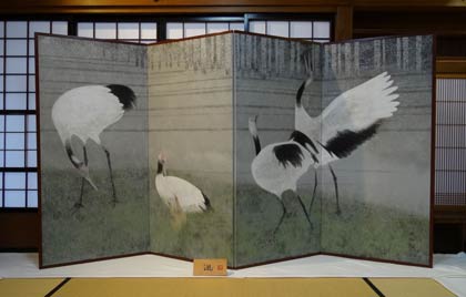 屏風に描いた大作「遊」