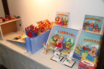 「みんくる」に展示している「てつ・安中」さんの作品