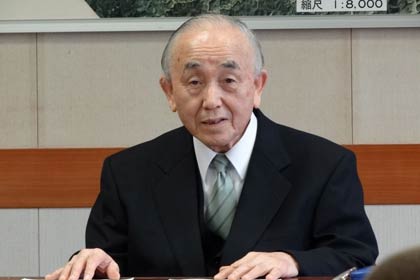 「県立加茂病院の全面建て替えに際しての再度の要望書」を知事に提出したことについて会見する加茂市の小池市長