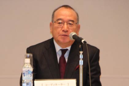  メーンフォーラムのコーディネーターを務めた福岡政行さん
