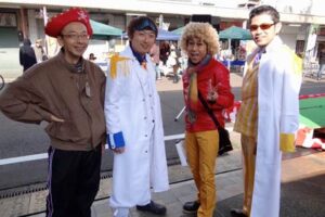 商店街通りを歩行者天国にして「ハロウィンフェスタ＠三条中央商店街」、商店主も買物客も仮装を楽しむ