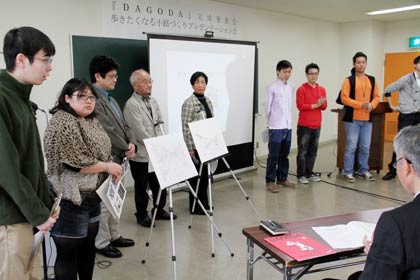 「小路の魅力発掘事業」のプレゼンテーション会で三条チームの発表
