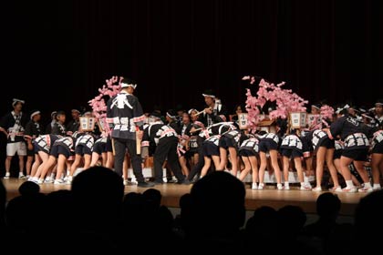 彦小学校4年生による燈籠押し