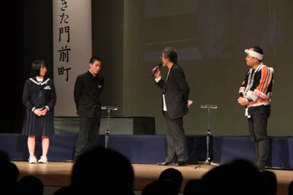 左が中学生、右が弥彦神社氏子青年会の羽生雅克会長