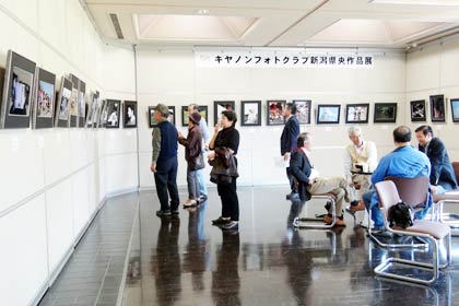 4日まで三条市・諸橋轍次記念館で開かれているキヤノンフォトクラブ新潟県央の第12回作品展