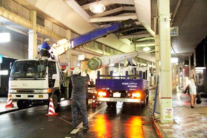 7日は5本目の仮設電柱を立てるのをあきらめて再びトラックに積む